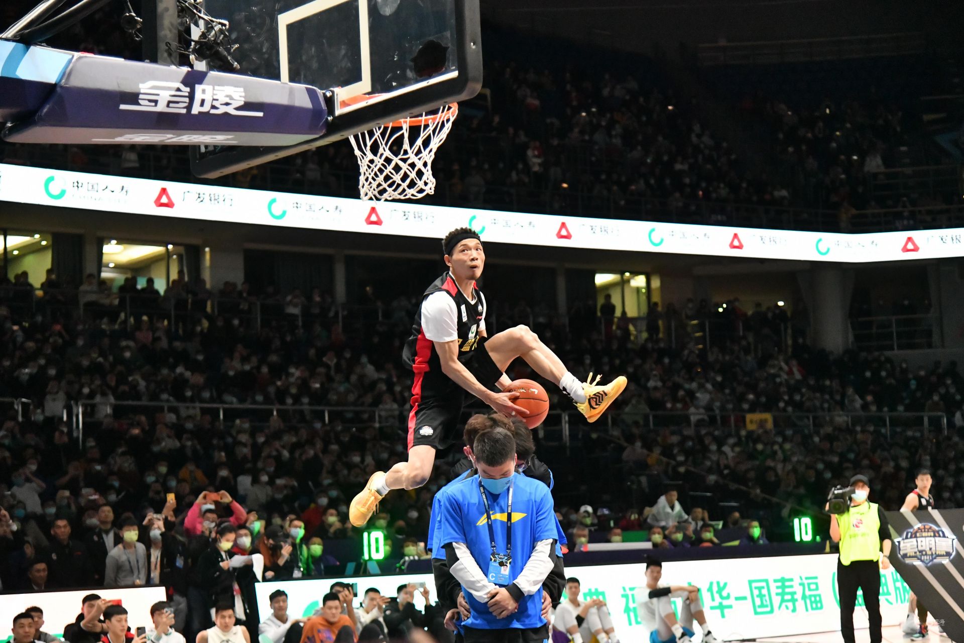 不久前的首 不久前的首